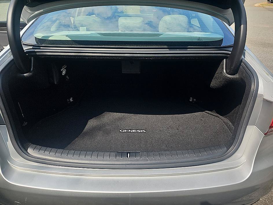 Used 2015 Hyundai Genesis 3.8 RWD image 30