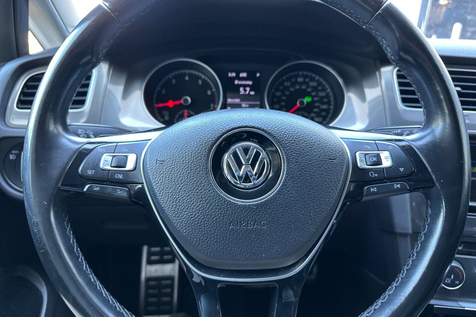 Used 2017 Volkswagen Golf Alltrack AWD/4WD image 23