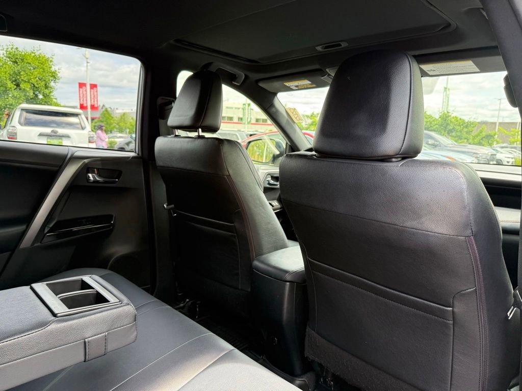 Used 2018 Toyota RAV4 SE AWD/4WD image 19