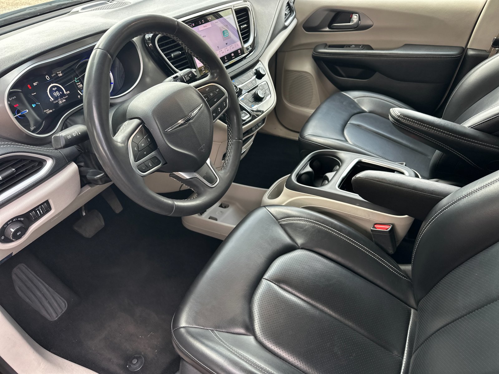 Used 2023 Chrysler Pacifica Touring-L FWD image 10