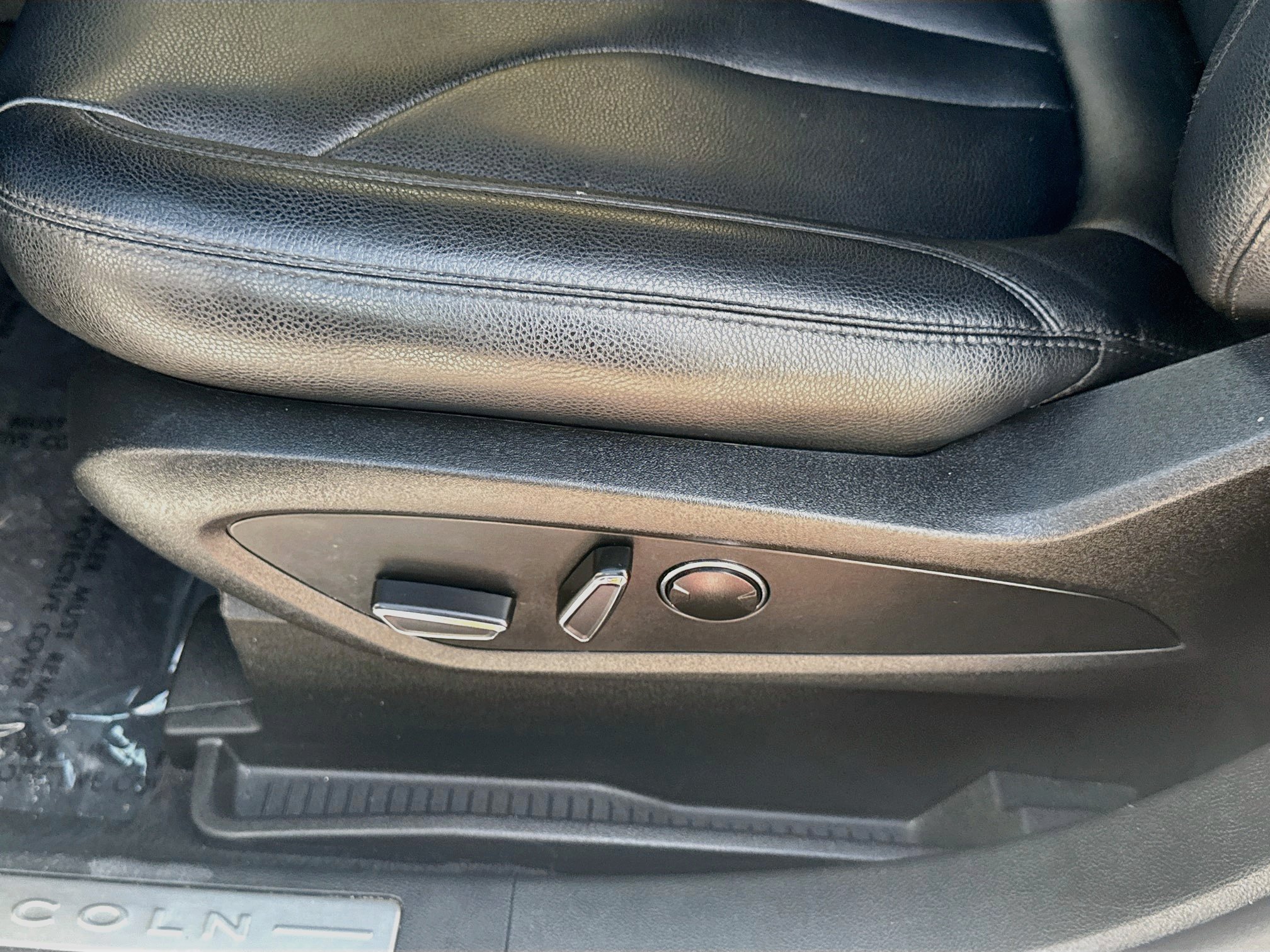 Used 2023 Lincoln Nautilus AWD w/ Premium Package image 17