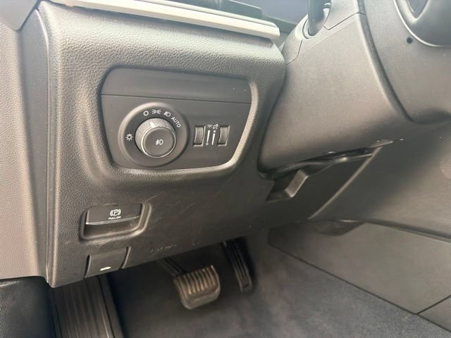 Used 2023 Jeep Grand Cherokee Limited AWD/4WD image 24