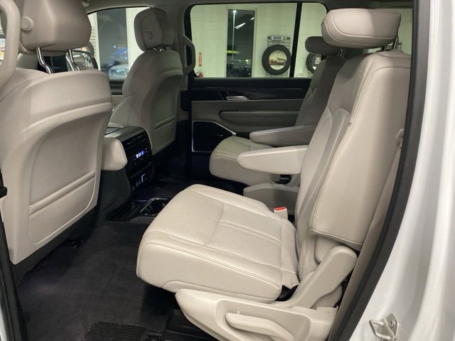 Used 2024 Jeep Wagoneer Series II image 31
