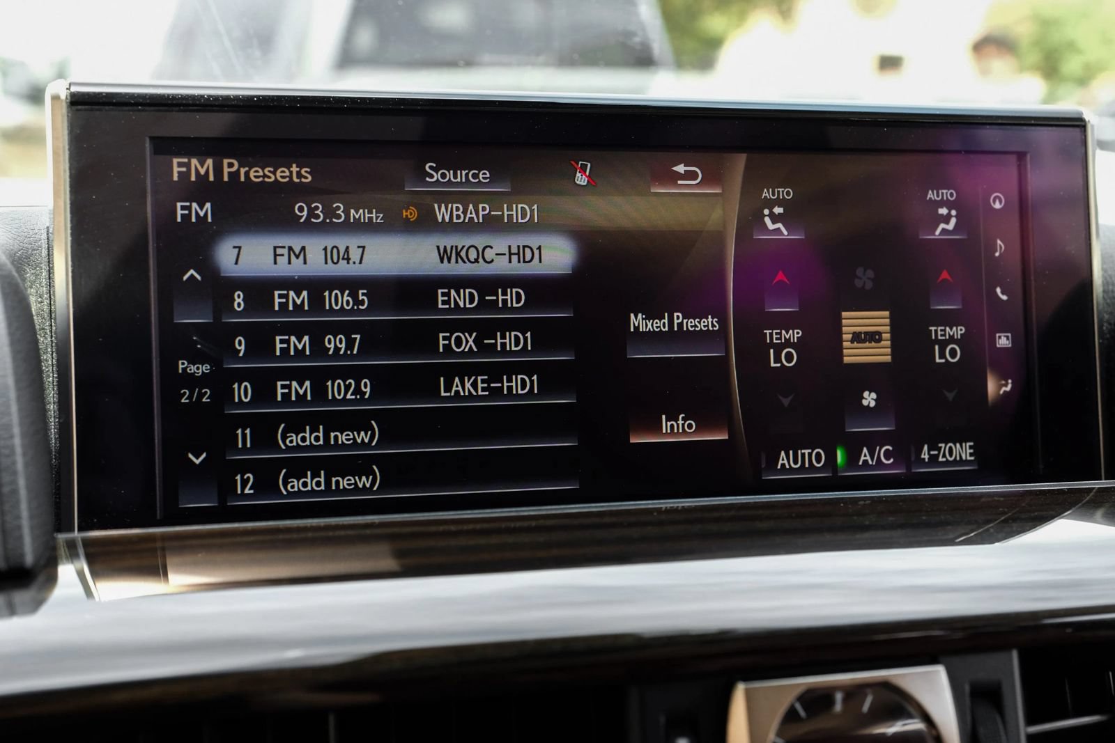 Used 2021 Lexus LX 570 4WD w/ Luxury Package image 28