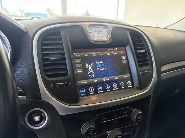 Used 2018 Chrysler 300 Limited image 25