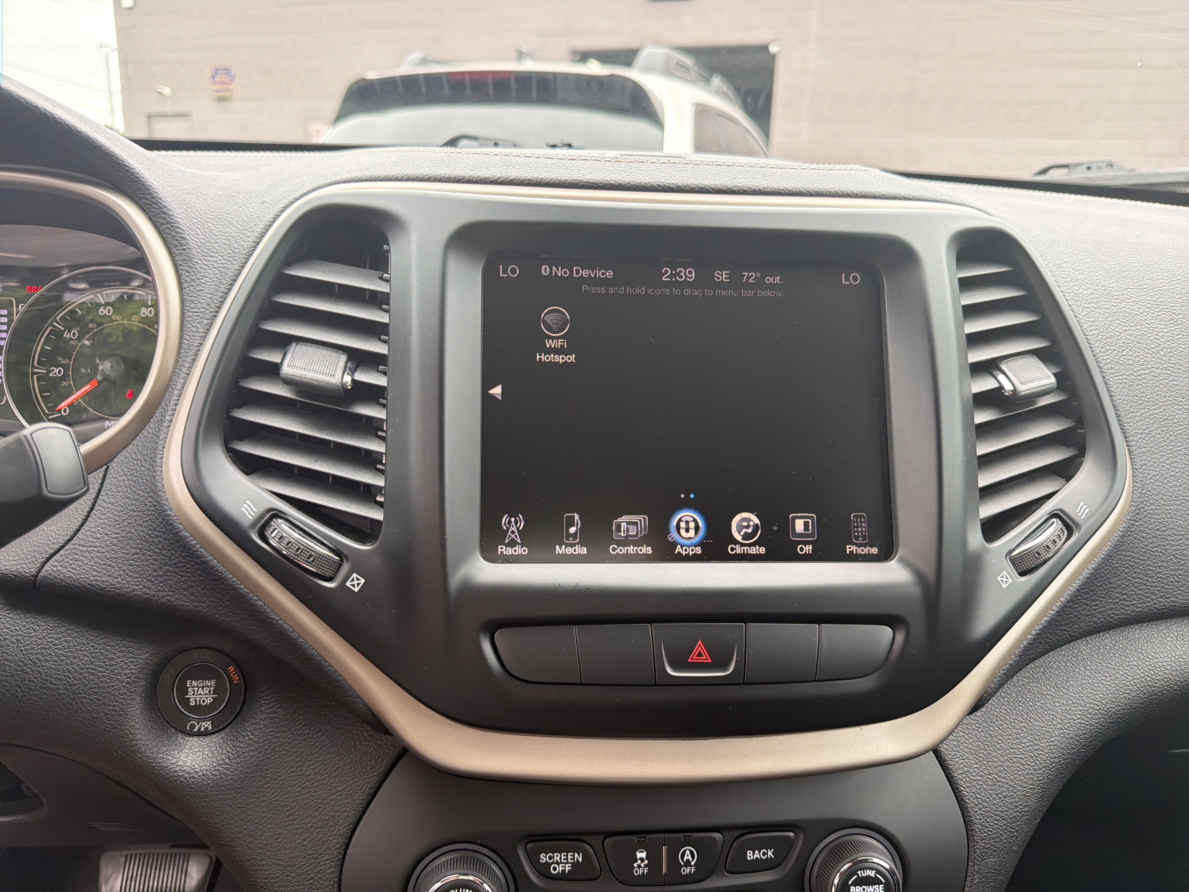 Used 2015 Jeep Cherokee Latitude w/ Comfort/Convenience Group AWD/4WD image 27