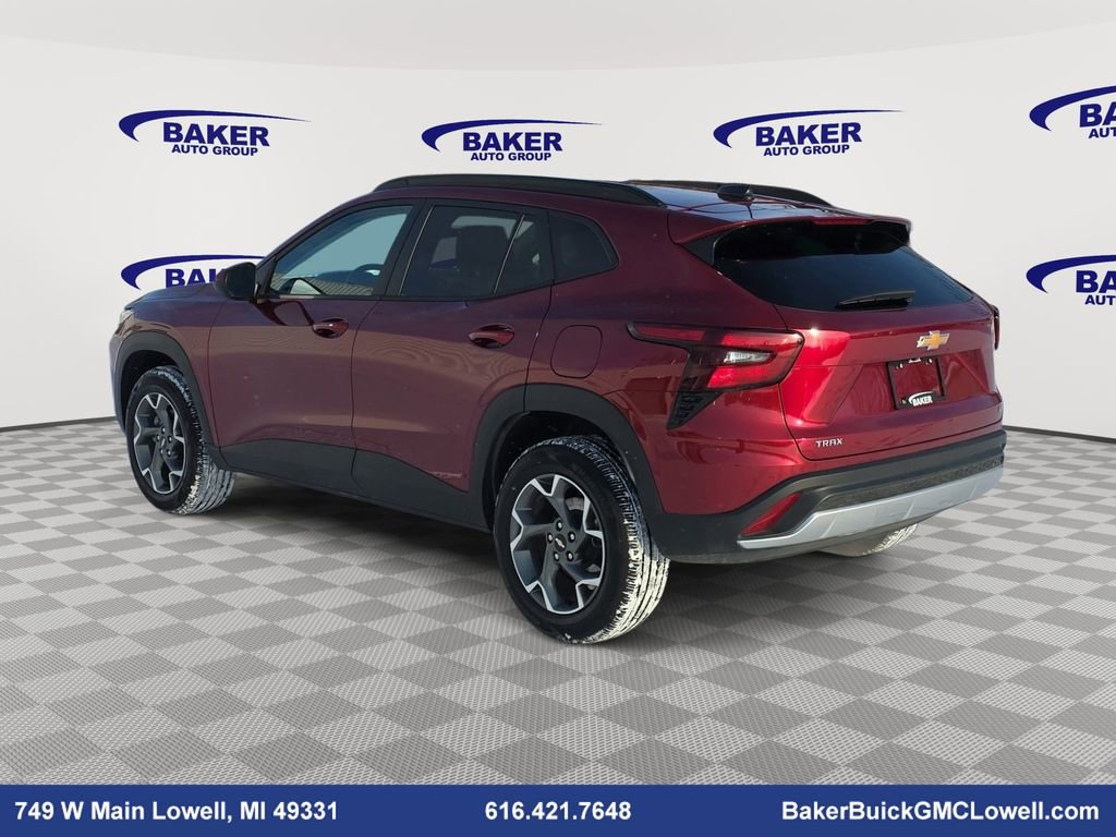 Used 2025 Chevrolet Trax LT w/ LT Convenience Package image 7