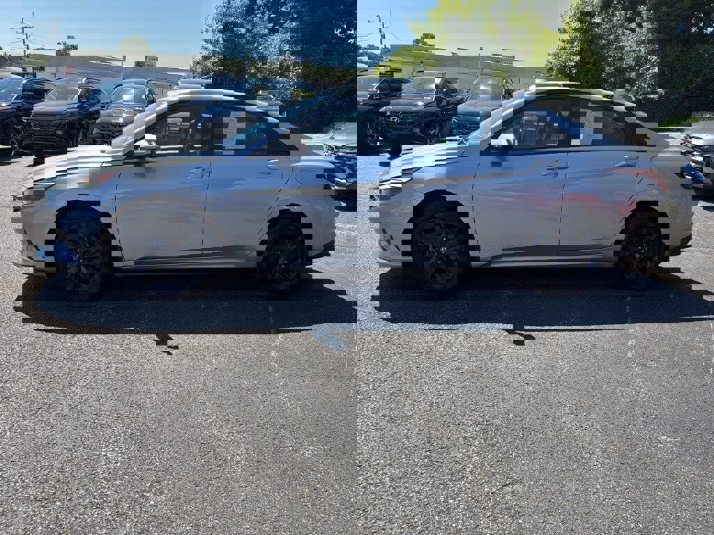 Used 2023 Hyundai Elantra SEL image 4