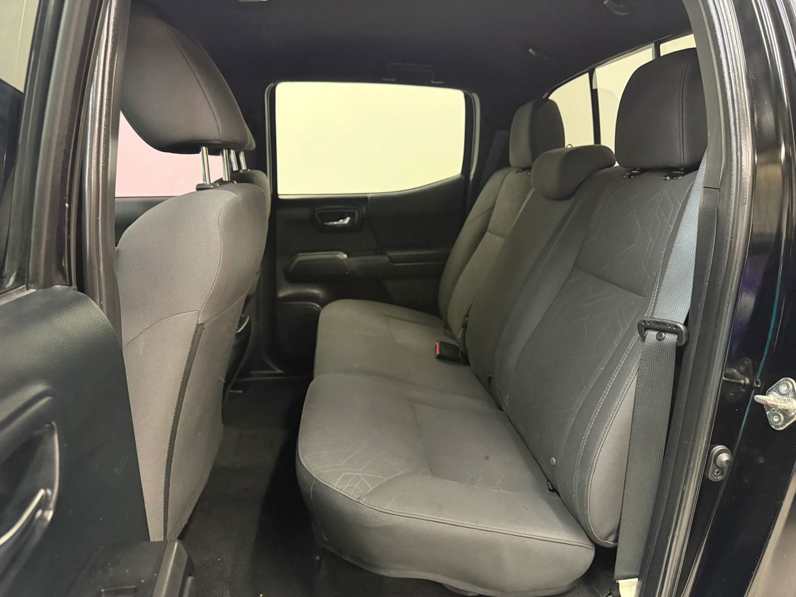 Used 2017 Toyota Tacoma TRD Sport image 16