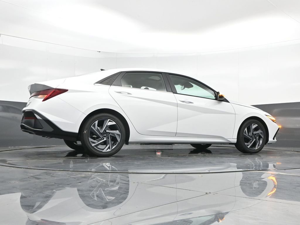 New 2025 Hyundai Elantra Limited image 47