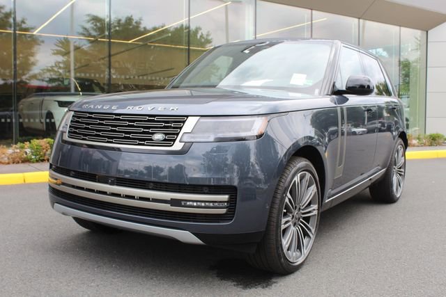 New 2025 Land Rover Range Rover SE