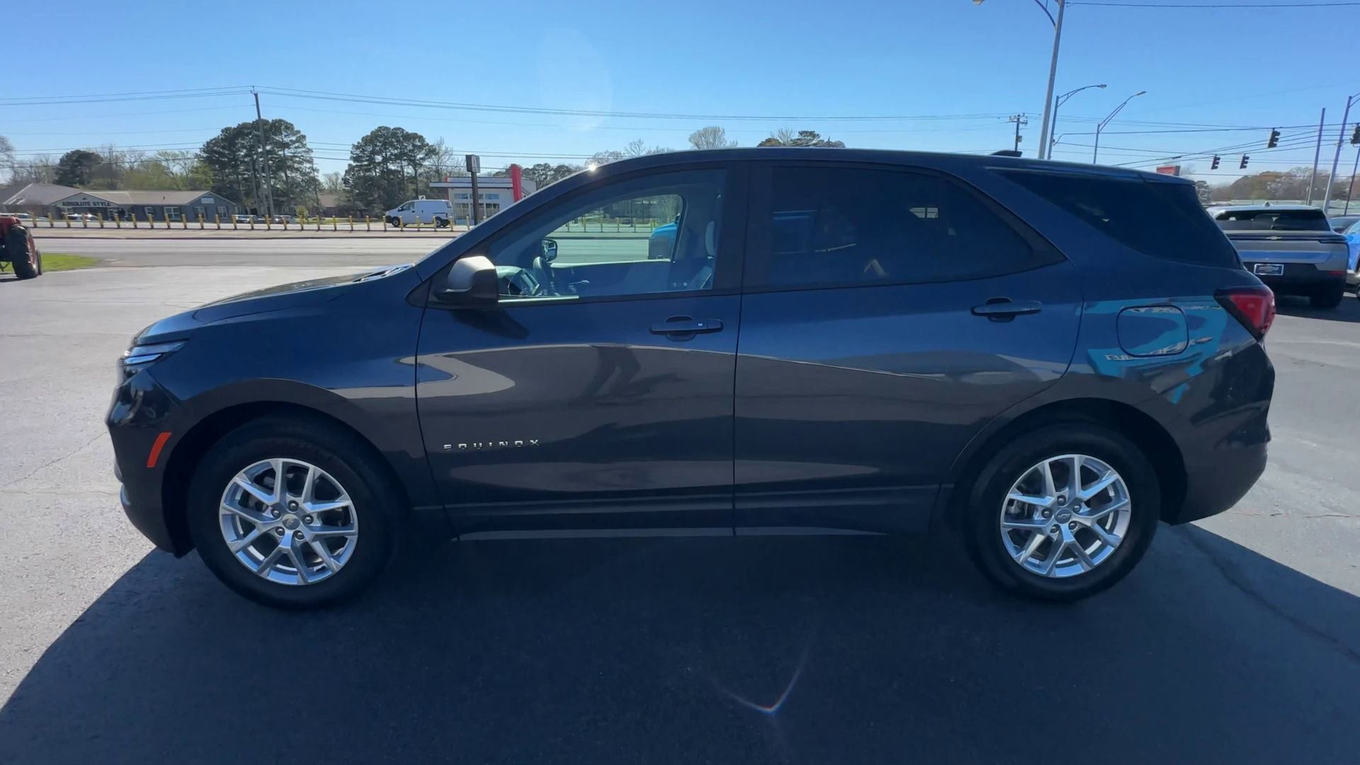 Used 2022 Chevrolet Equinox LS w/ LS Convenience Package FWD image 5