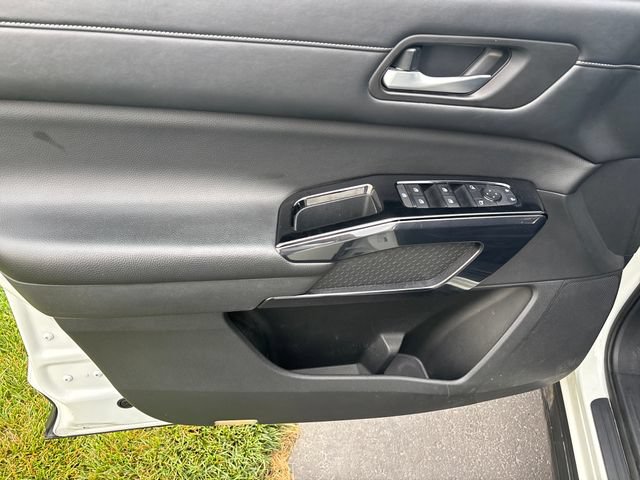 Used 2022 Nissan Pathfinder SV AWD/4WD image 10