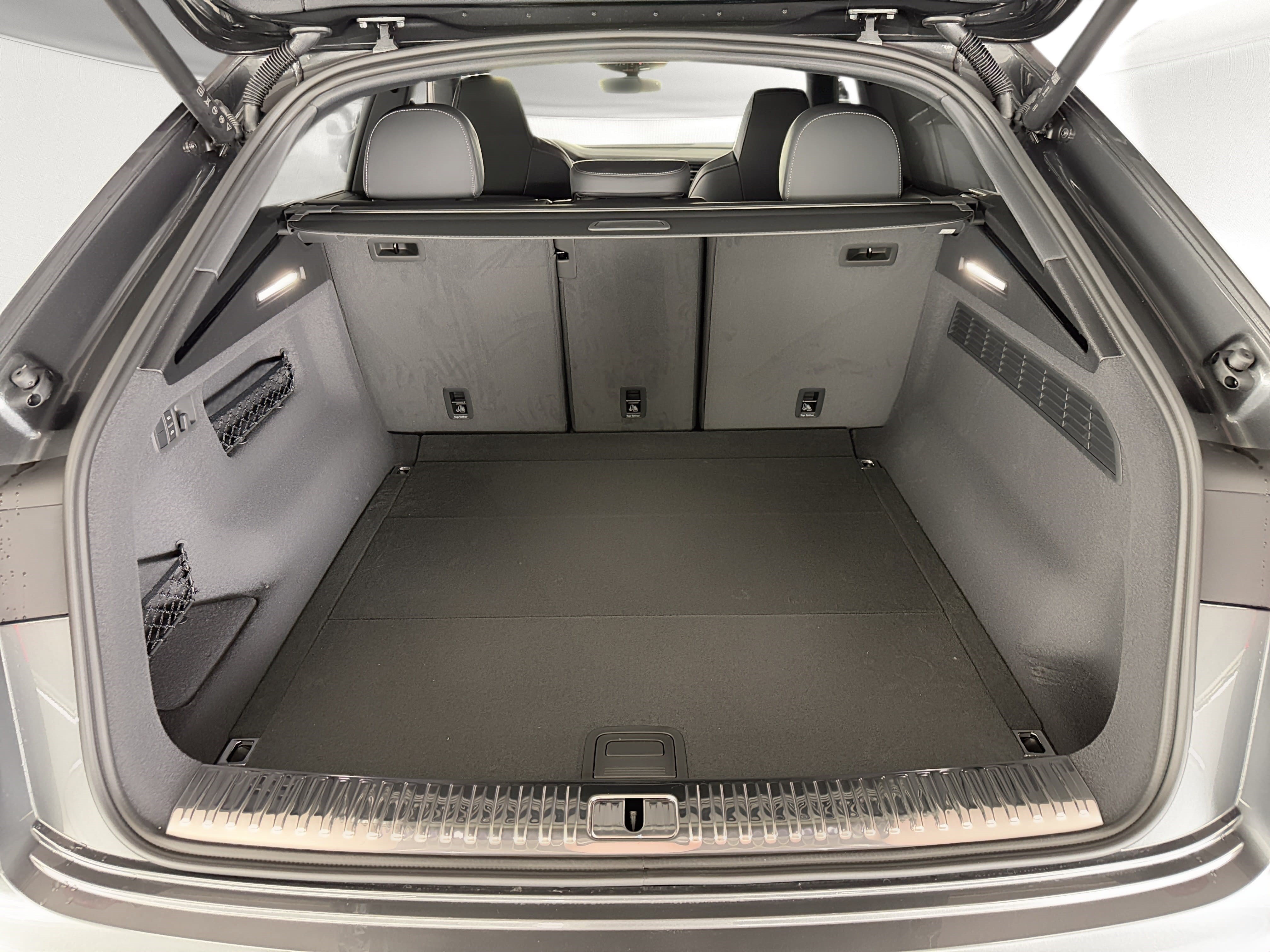 New 2026 Audi SQ8 Prestige AWD/4WD image 13