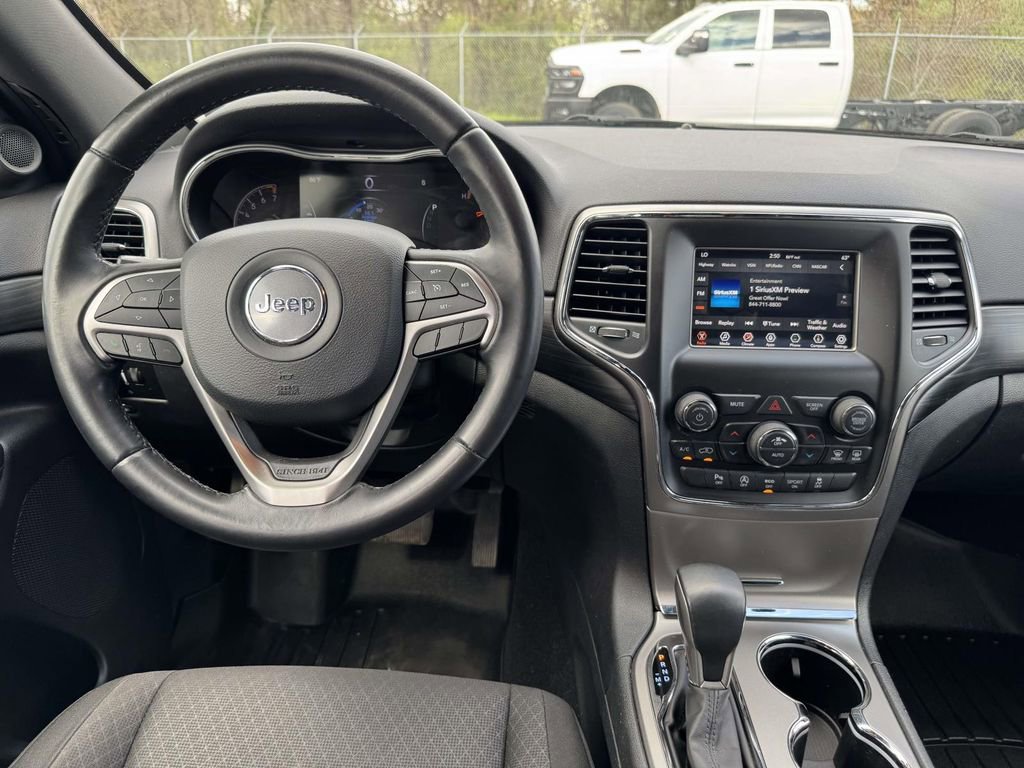 Used 2020 Jeep Grand Cherokee Laredo AWD/4WD image 17