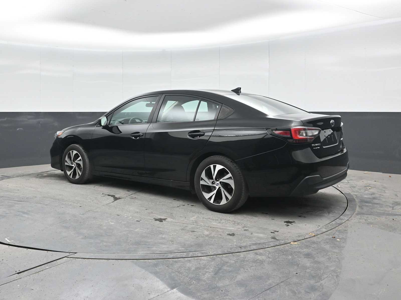 Used 2024 Subaru Legacy AWD/4WD image 2