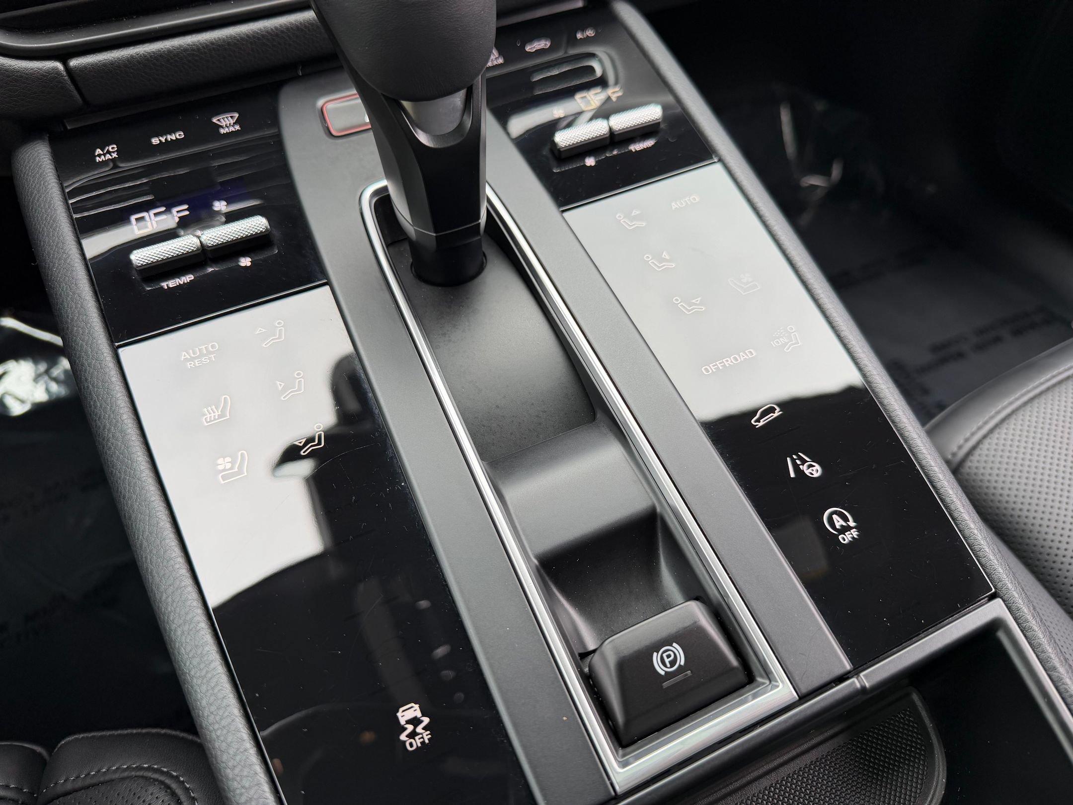 Certified 2026 Porsche Macan AWD/4WD image 26