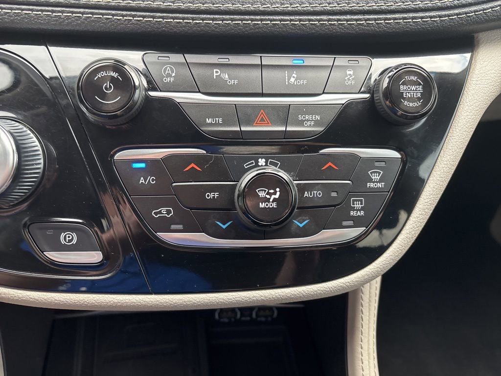 Used 2023 Chrysler Pacifica Limited image 29