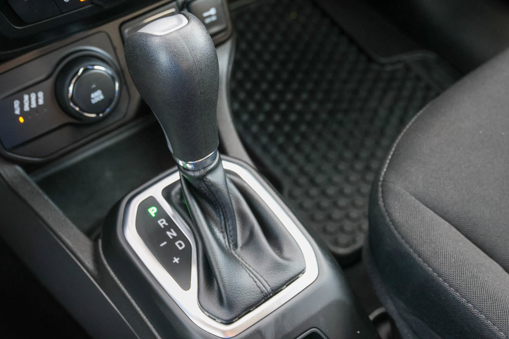 Used 2023 Jeep Renegade Latitude AWD/4WD image 21