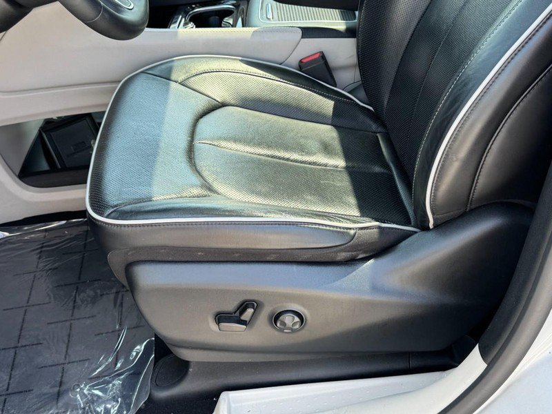 Used 2023 Chrysler Pacifica Limited FWD image 26