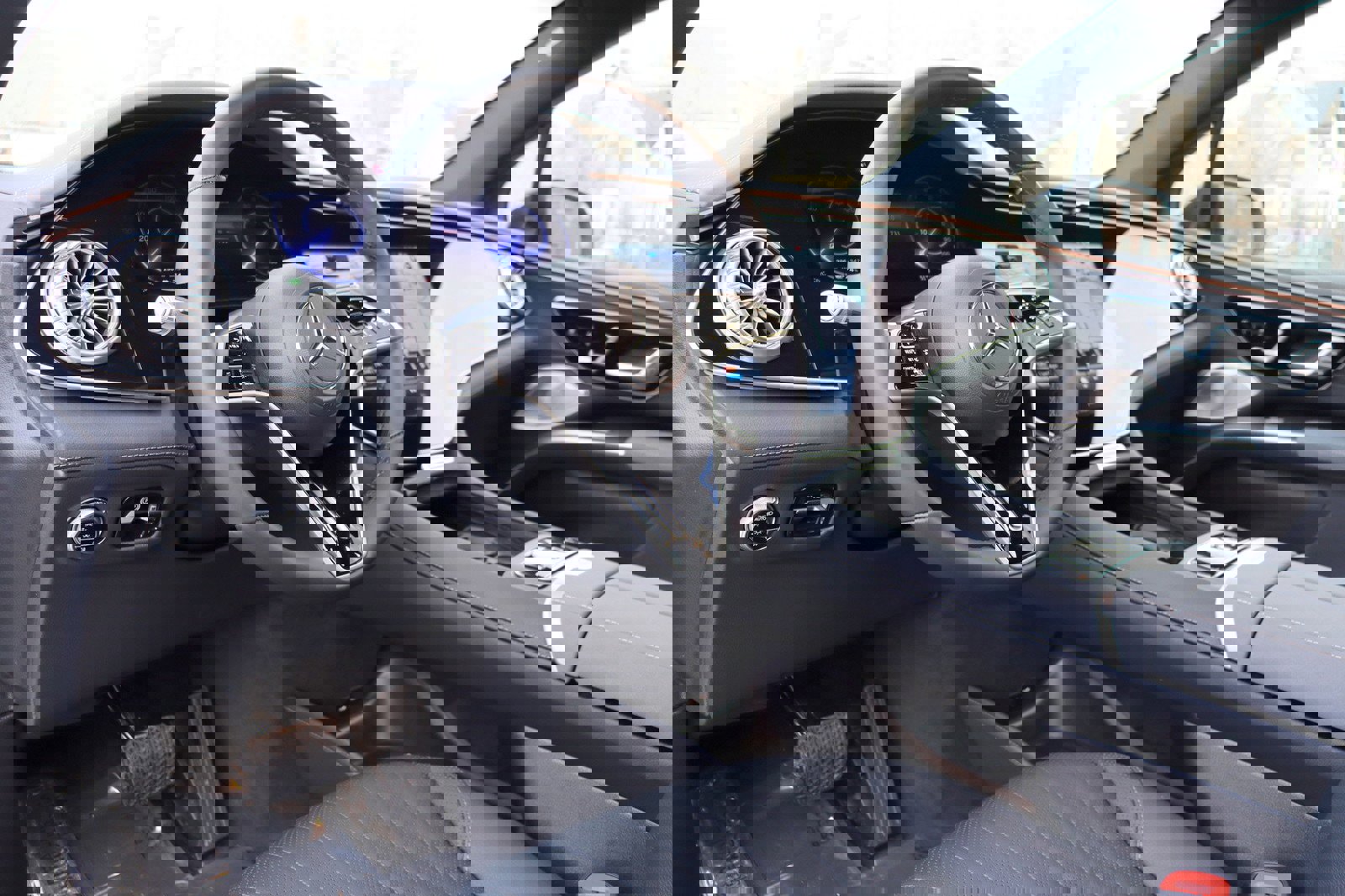 Used 2025 Mercedes-Benz EQS 450+ 4MATIC SUV w/ Winter Package image 11