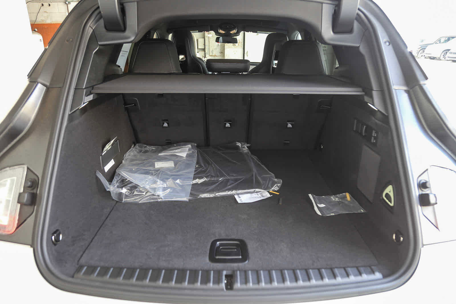 Used 2025 BMW iX xDrive50 image 25