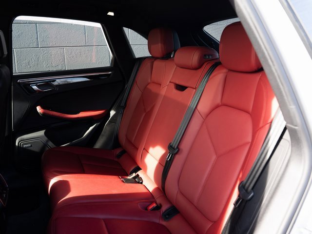 Certified 2018 Porsche Macan image 17