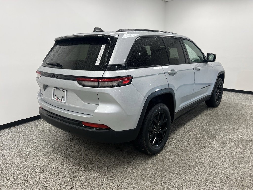 Used 2024 Jeep Grand Cherokee Altitude image 19