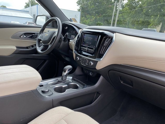 Used 2022 Chevrolet Traverse LS image 19