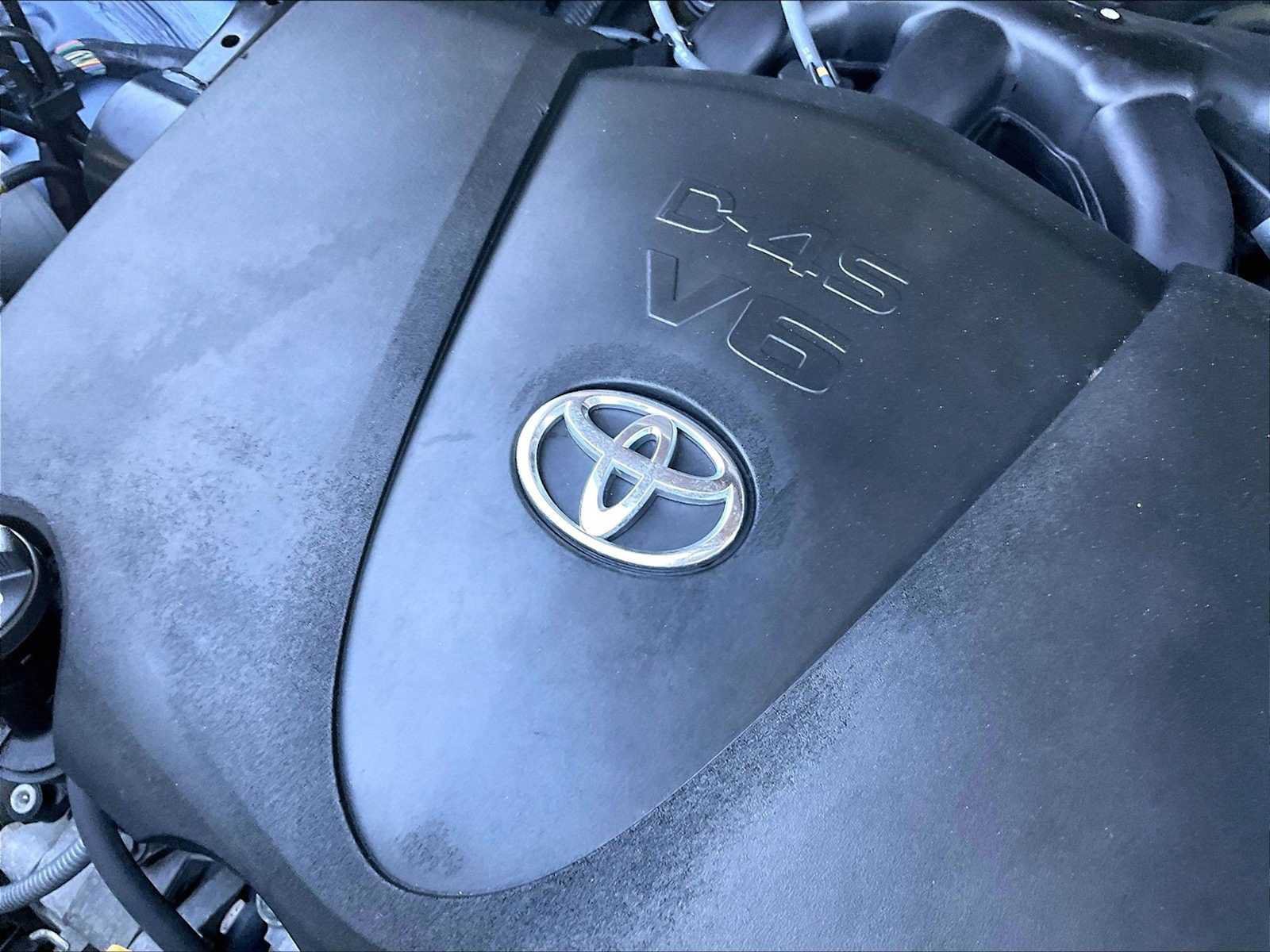 Used 2018 Toyota Highlander Plus w/ Carpet Mat Package (TMS) FWD image 33