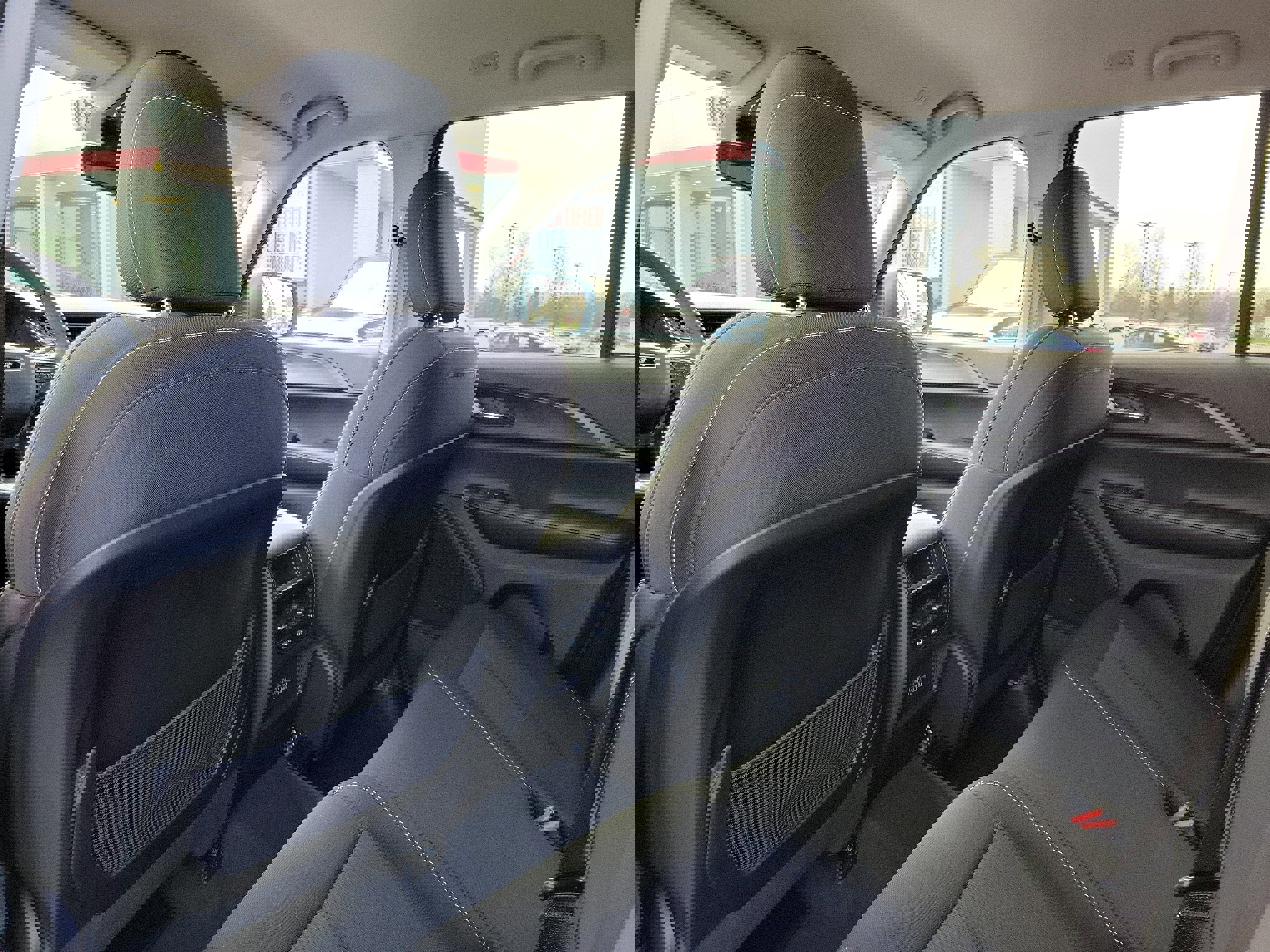 Used 2024 Jeep Grand Cherokee Laredo image 14