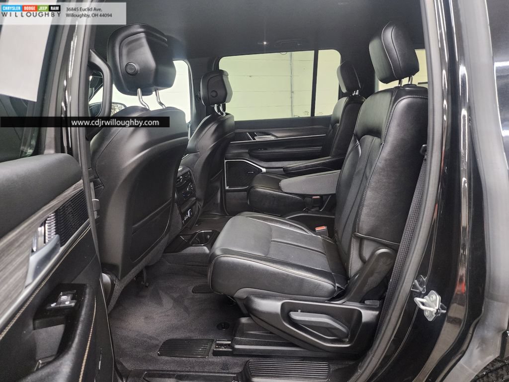 Used 2024 Jeep Wagoneer Series II AWD/4WD image 24