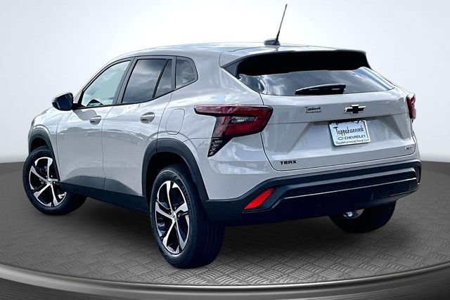 New 2026 Chevrolet Trax RS w/ Sunroof Package FWD image 3
