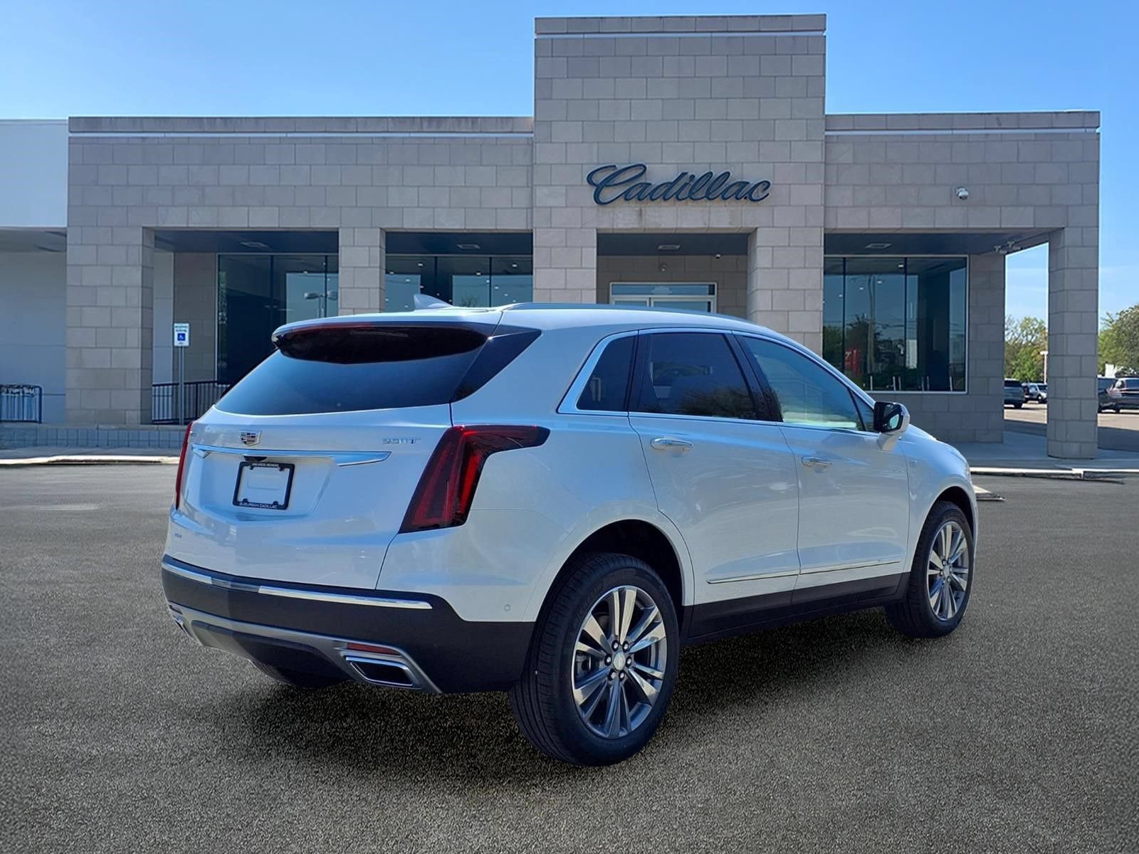 New 2026 Cadillac XT5 Premium Luxury w/ LPO, Floor Liner Package AWD/4WD image 4