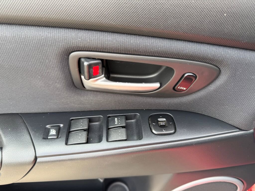 Used 2006 MAZDA MAZDA3 s image 12