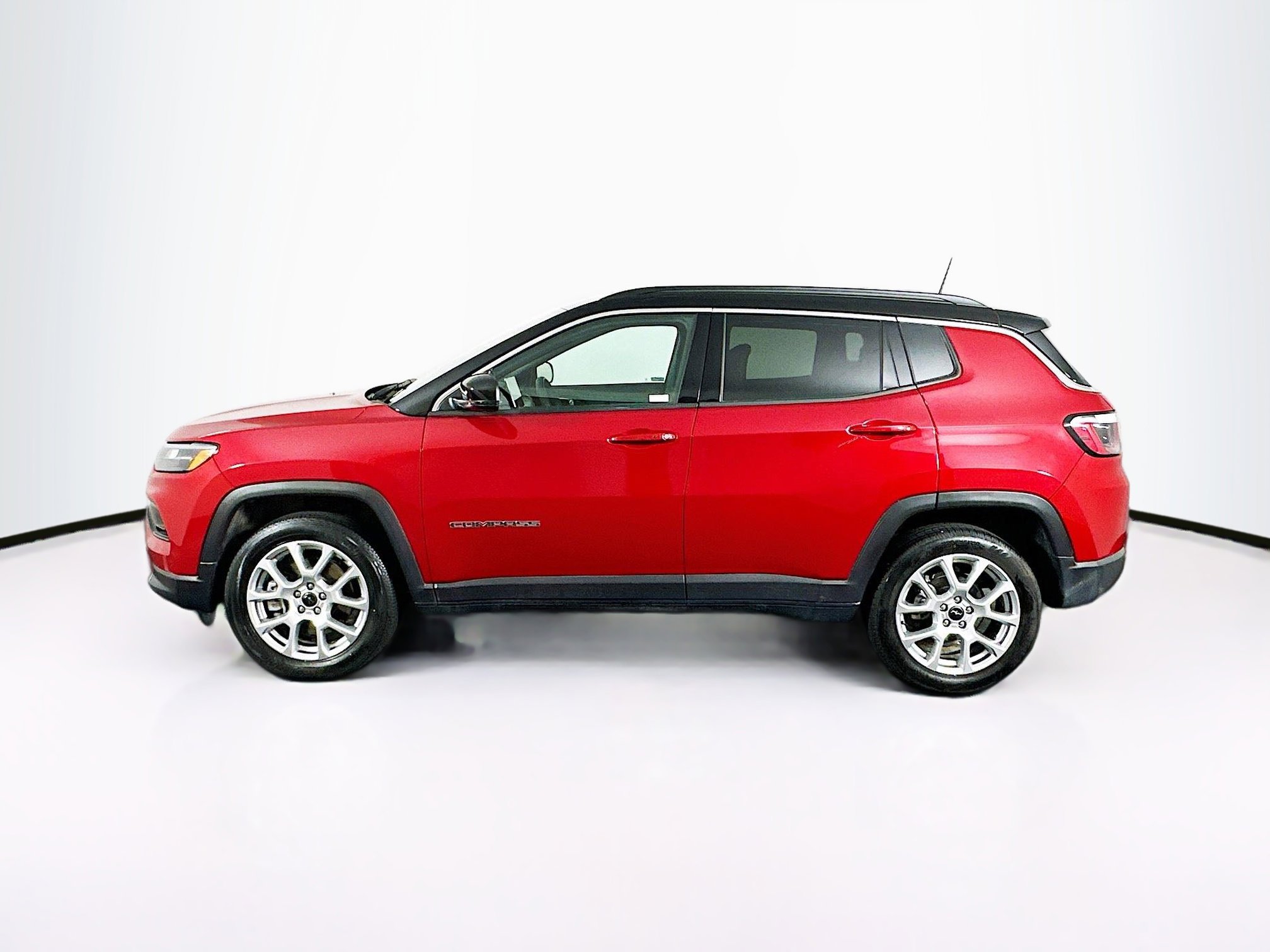 Used 2025 Jeep Compass Limited image 4