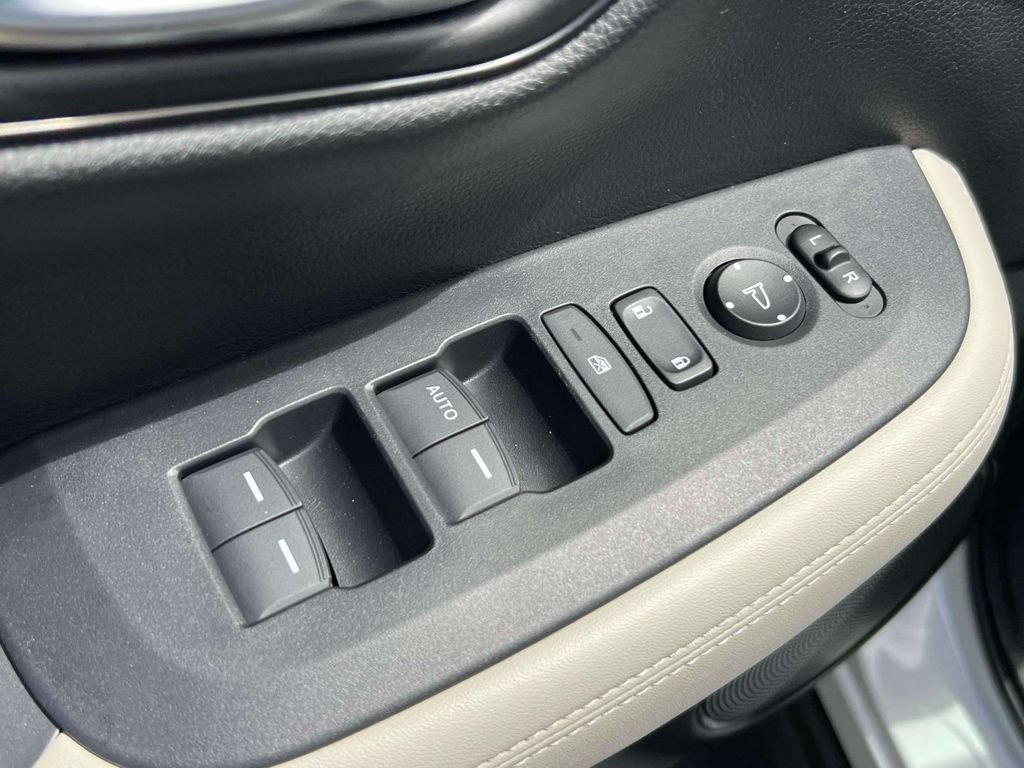 Used 2023 Honda HR-V LX image 15
