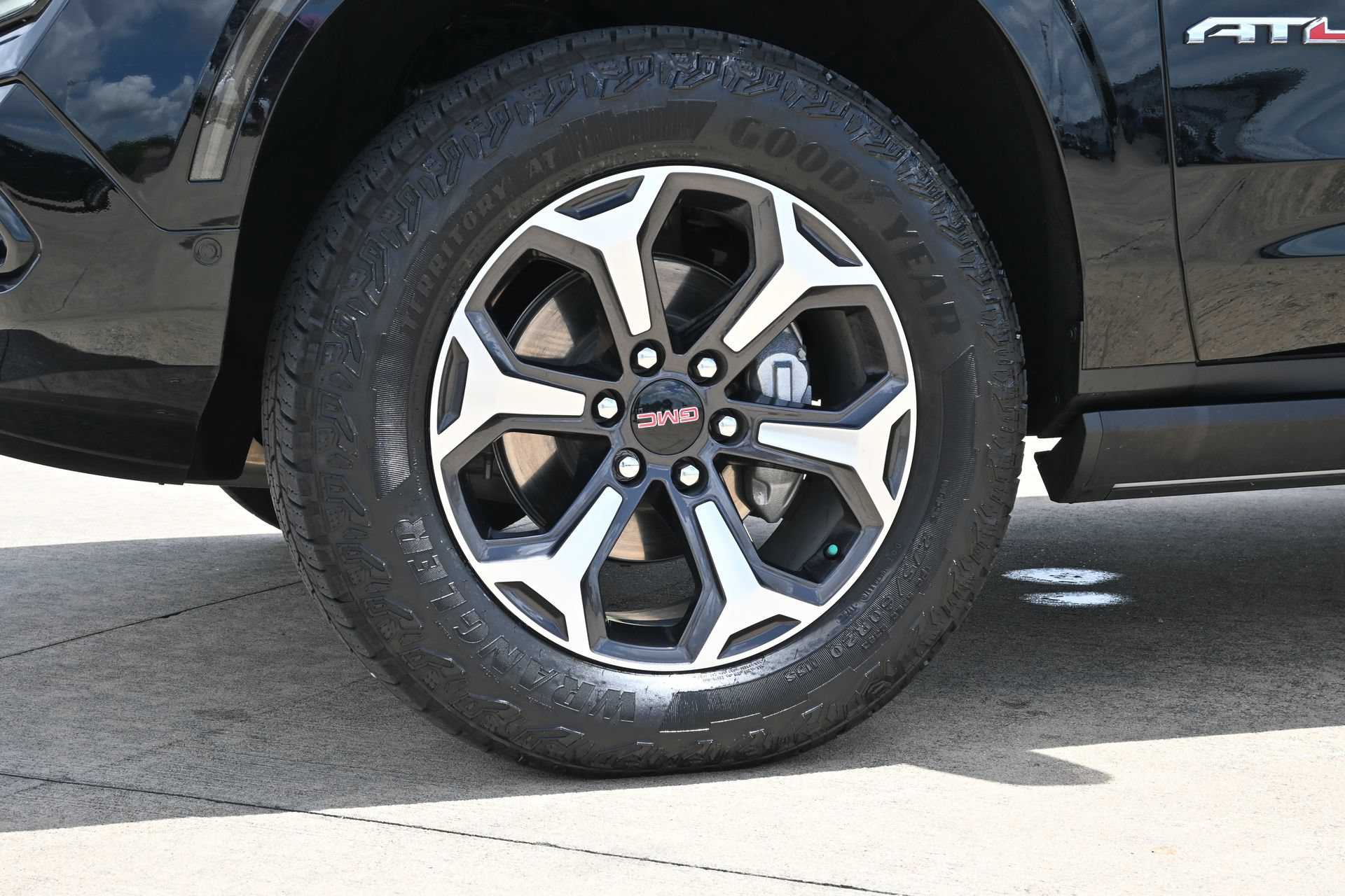 Used 2026 GMC Yukon XL AT4 Ultimate AWD/4WD image 30