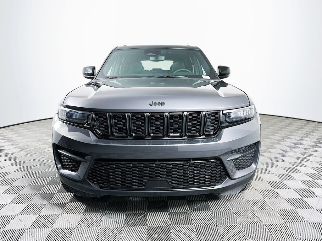 Certified 2024 Jeep Grand Cherokee Altitude image 4