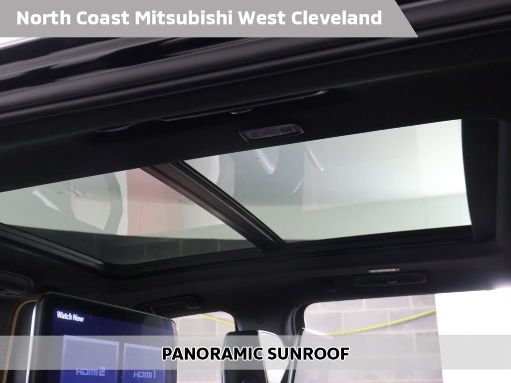 Used 2023 GMC Yukon XL AT4 w/ AT4 Premium Plus Package AWD/4WD image 4