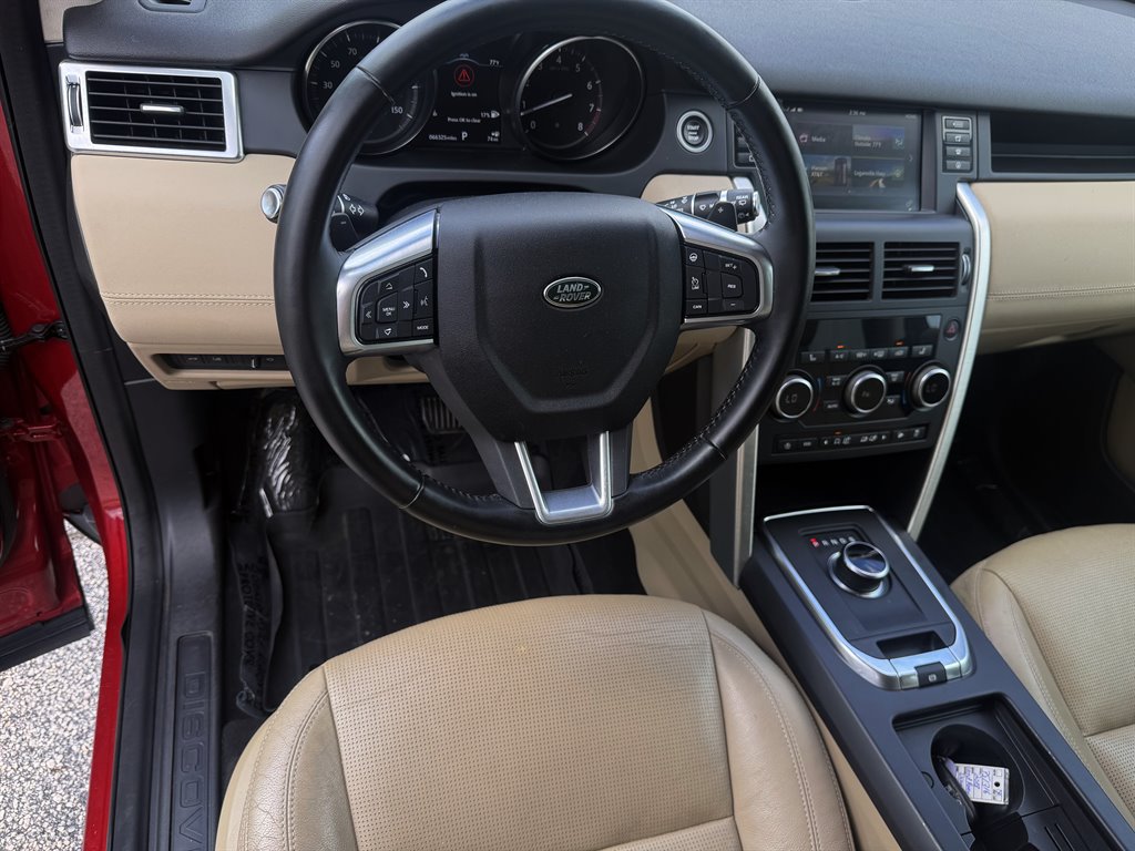 Used 2018 Land Rover Discovery Sport HSE AWD/4WD image 17