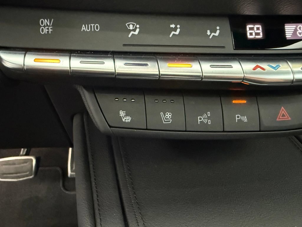 Used 2022 Cadillac XT4 Sport w/ Comfort Package AWD/4WD image 29