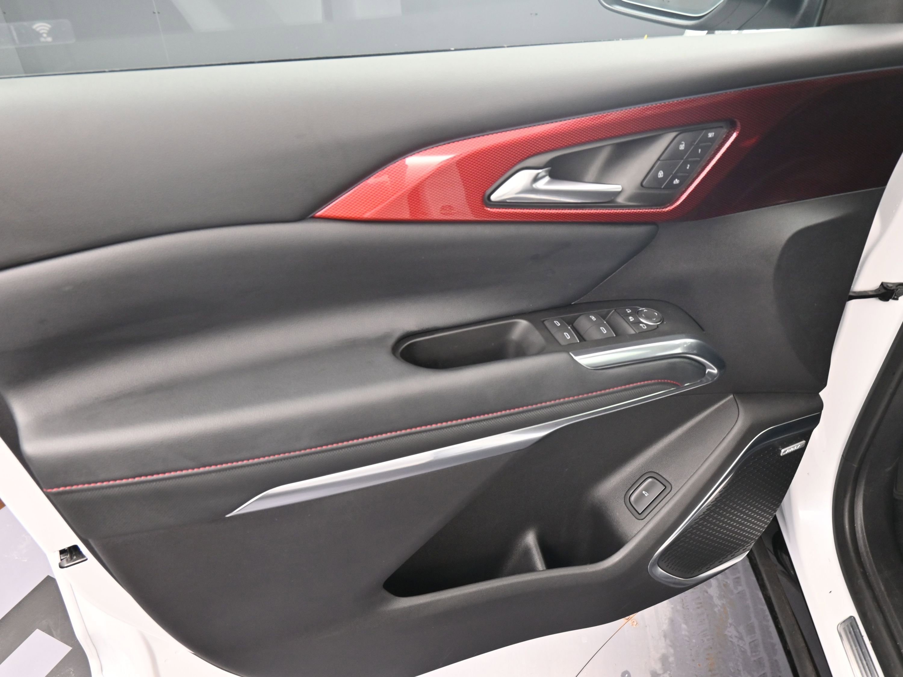 Used 2025 Chevrolet Traverse RS image 13