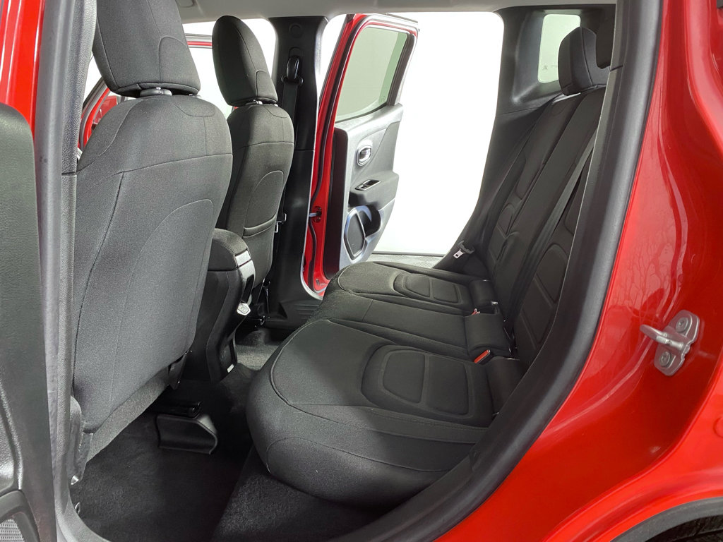 Used 2019 Jeep Renegade Latitude w/ Cold Weather Group AWD/4WD image 11