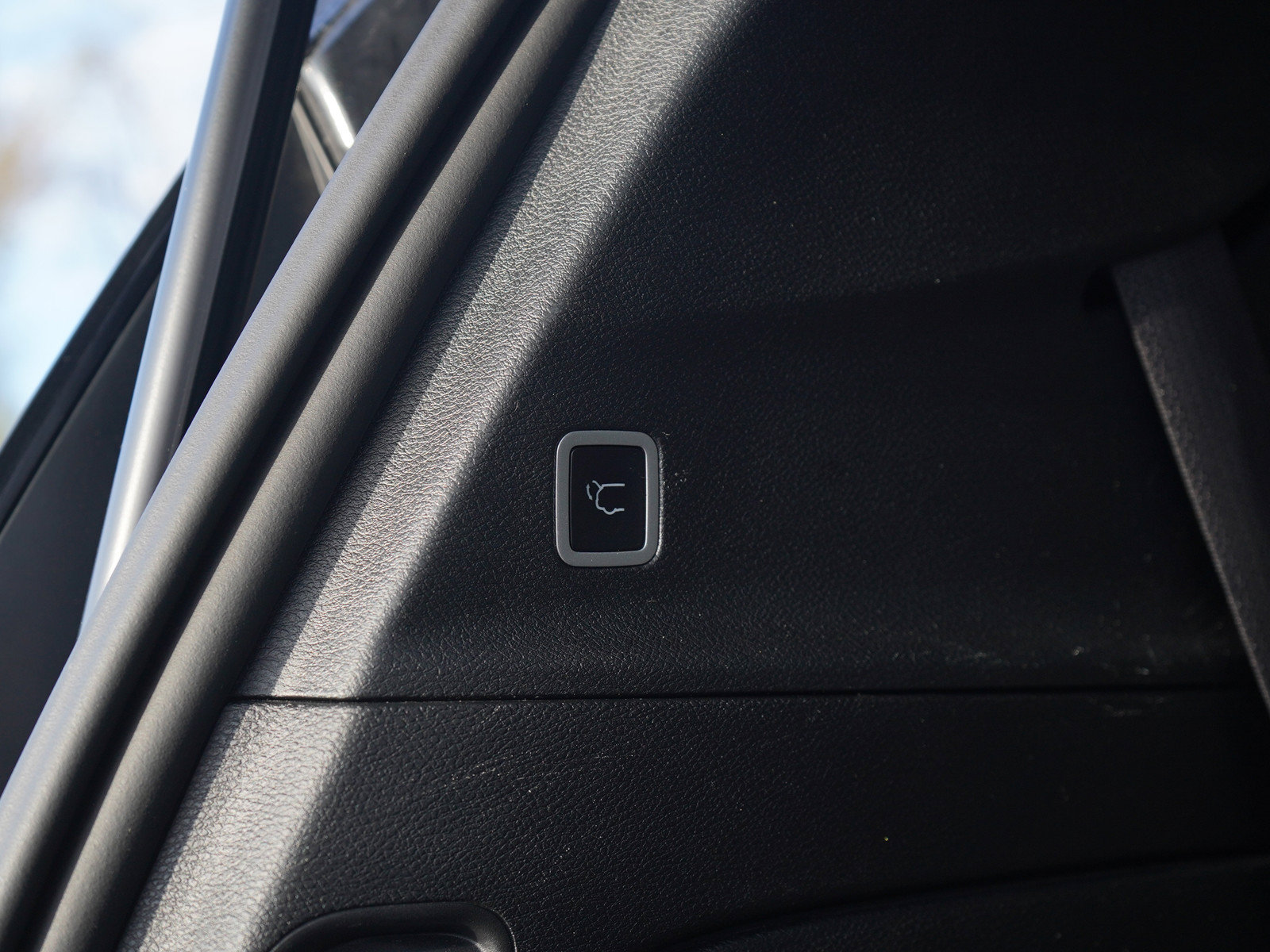 Used 2024 Chrysler Pacifica Premium FWD image 19