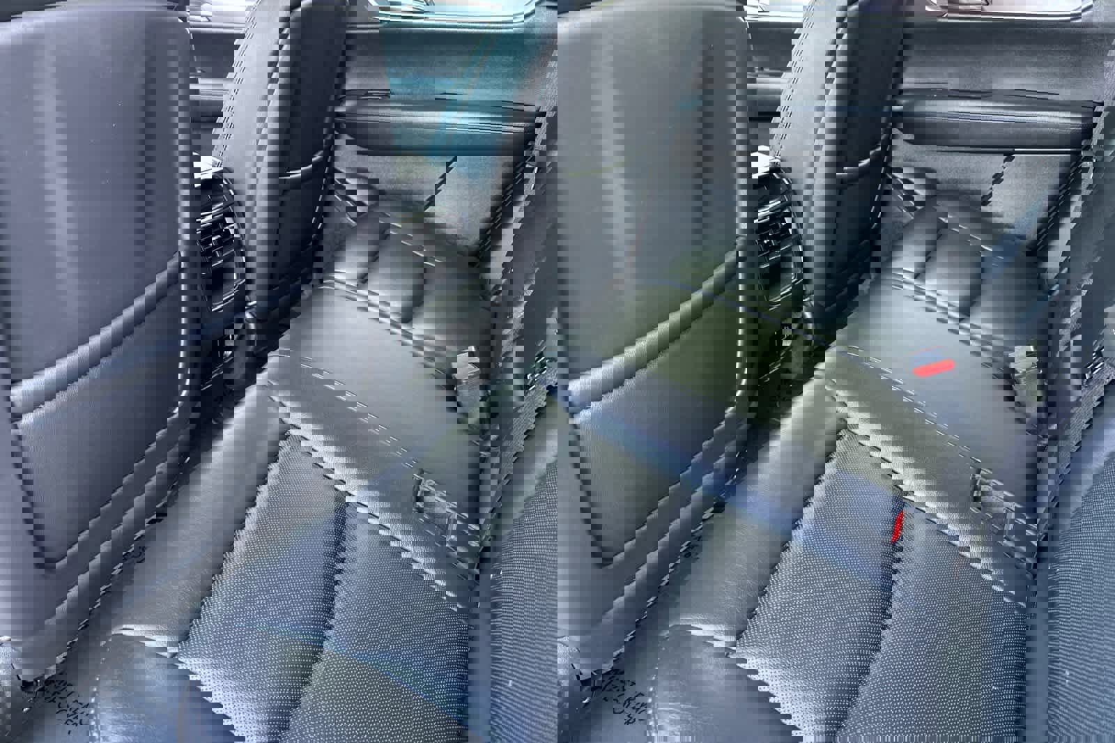 Used 2017 Cadillac XT5 Premium Luxury w/ Driver Assist Package image 4