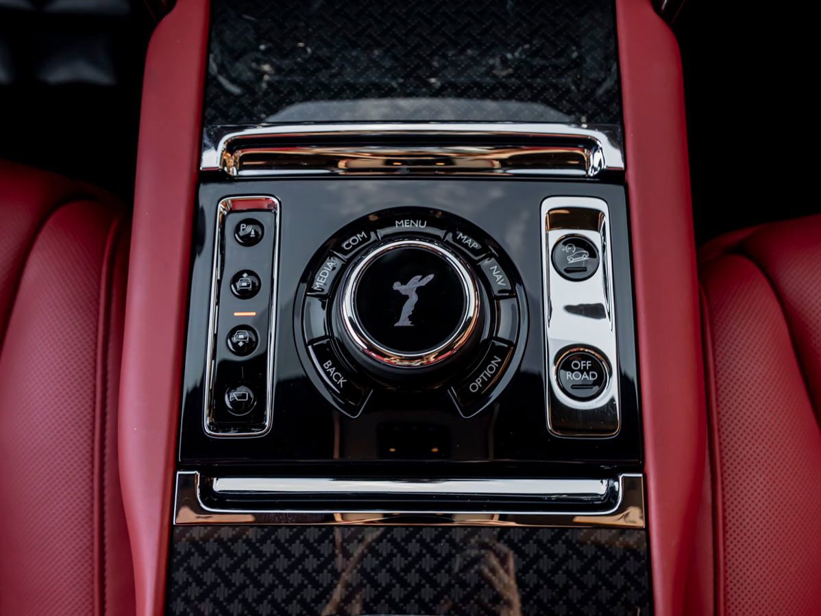 Certified 2024 Rolls-Royce Cullinan Black Badge w/ Dark Exterior Package AWD/4WD image 19