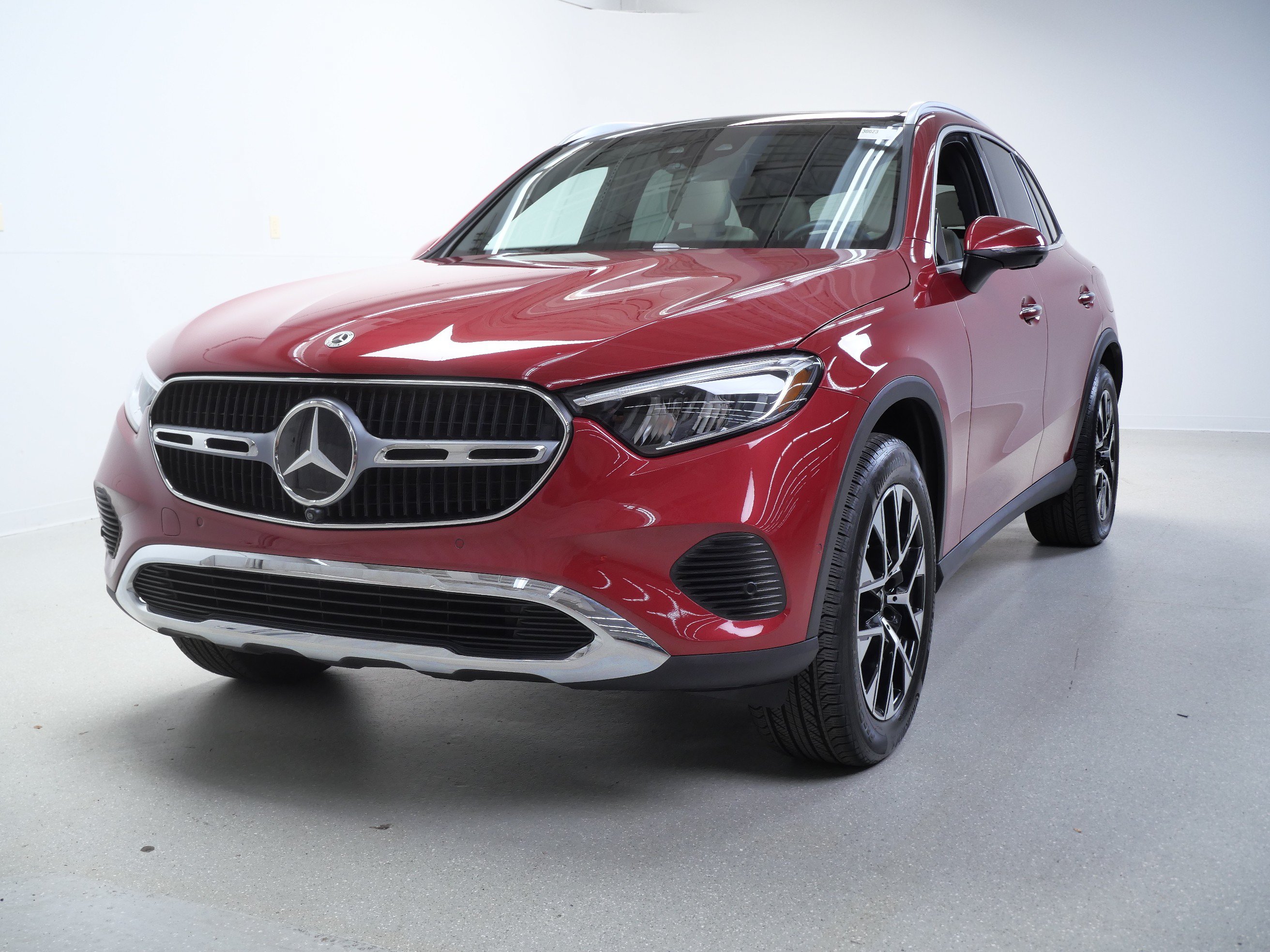 Certified 2026 Mercedes-Benz GLC 350e 4MATIC w/ Driver Assistance Package image 4