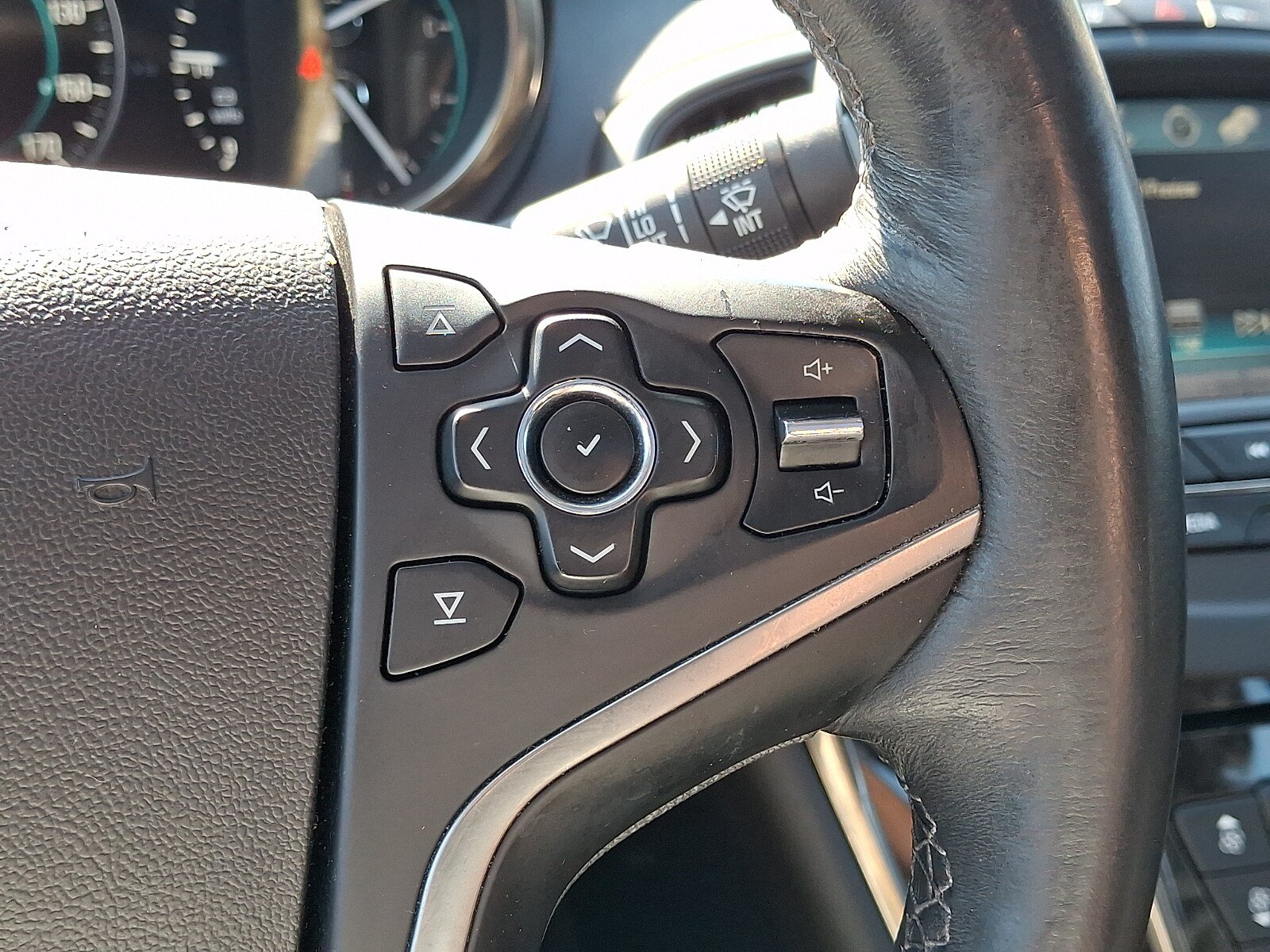 Used 2016 Buick LaCrosse Premium w/ Driver Confidence Package #1 FWD image 25