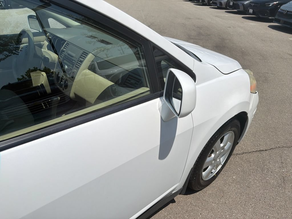 Used 2007 Nissan Versa Hatchback w/ Convenience Pkg FWD image 39